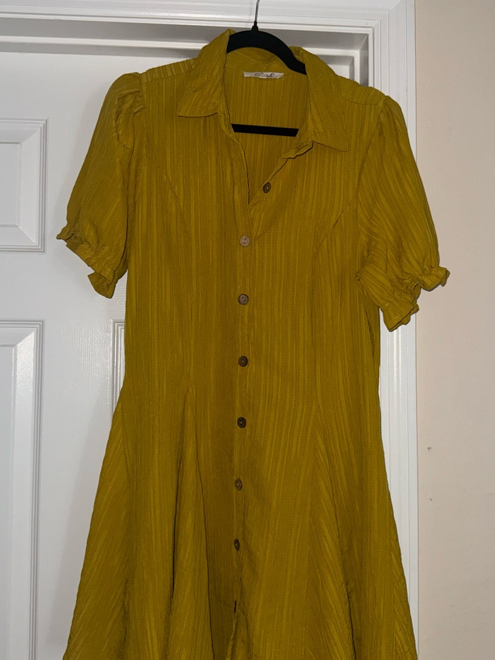 Blush Mustard Yellow Button-Front Dress - Puff
Sleeve Collared Mini/Midi